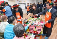 광양제철소-전남드래곤즈, 치매 어르신들께 행복을 선물하는 어버이날 행사 개최