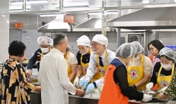 [포토] 김이강 서구청장, 서빛마루시니어센터 배식봉사