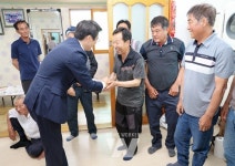 우승희 영암군수, 함반동경로당서 마을 어르신과 대화