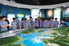 광양경제청, 홍보관 청소년 견학 호평