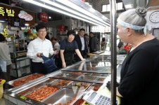 박병규 광산구청장, 월곡시장 찾아 명절 장보기 나서