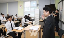 김대중 전남교육감, 수능 D-30일 맞아 약산고등학교 격려 방문