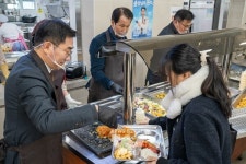 국립순천대, 재학생을 위한 학생식당 무료점심 나눔 행사 열어