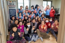 어르신들 건강하세요... 광양제철소 재능봉사단, 실버 체조와 공연 봉사활동 펼쳐