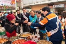 광양제철소, 광양시와 함께 설 명절맞이 전통시장 방문