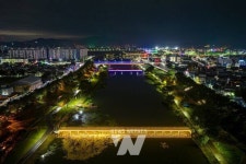 2025년 동천 야광 축제... 순천의 여름밤을 밝힌다!