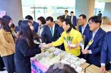 NH농협은행 광주본부, 가래떡데이로 농업인의 날 기념