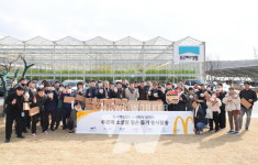한국맥도날드가 진행한 푸르메소셜팜 봉사활동 내용은?