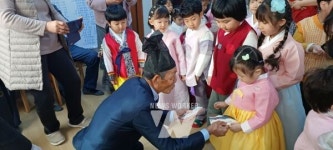 무안군 푸른솔어린이집 원생들, 설 맞아 청계면 분회경로당 방문