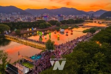 순천시, 동천야광축제... 15일까지 물놀이·EDM으로 여름밤 달군다