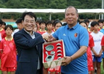 강진원 강진군수, 국제축구 교류·경로당 폭염 대응... 현장 행정 강화
