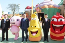 제주 신화테마파크서 세계 방문객 친구가 되길