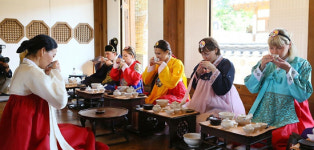 한국에서 맞는 특별한 추석 한복 입고 다도 체험 해요