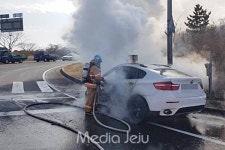 제주 남조로 교차로서 BMW 차량 화재