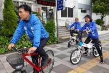 연동‧오라동 선거구, 자전거 선거운동 3인방 눈길
