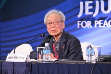 김시종 시인의 고백...나는 죄악감을 품고 살아갑니다