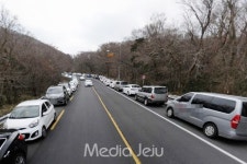 제주도 성판악 입구 고질적 불법 주·정차 칼 들었다