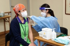 코로나19 백신 접종 시작 … 요양병원‧시설 3193명 대상