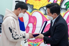 제주대 입구 사거리 사고 구조 도움 20대 감사패