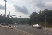 자동차 쌩쌩 달리던 5.16도로 초입, 신호등 추가 운영 돌입