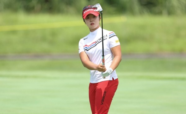 윤이나, 제주 삼다수 마스터스 대회서 2연패 도전! 2라운드 단독 선두로