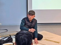 일회용의 시대에도, 풀 발라 다시 쓰는 삶 — 오영희 구덕장