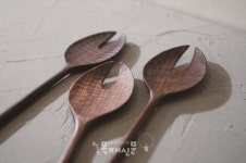 우드 카빙으로 살림 도구 깎으며 얻게 되는 마음의 평화-평범한 일상을 나무로 전환하는 목공방 어제의 나무