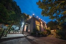 유럽풍 숲속 힐링 할 수 있는 영화같은 펜션 양양리틀포레스트 눈길