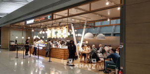 비알던킨도너츠인천공항1호 | 던킨도너츠 인천공항 에어점에 퀵스텝 하이브리드 마루 시공
