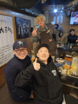 엠씨딩동, DJ DOC 이하늘·정재용 곱창집 오픈 현장 방문…팬들과 즉석 미니 콘서트