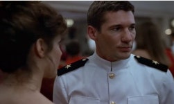 제복 매력남, 데브라 윙거 안고 나가는 엔딩 여심 저격