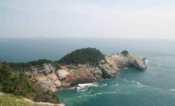 연도, 장중하면서도 아기자기한 자연미