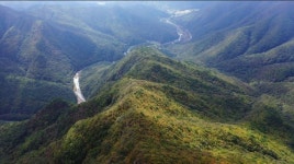 백화산, 낙조봉에는 일몰 즐기기에 좋은 전망대가 있어…바위 타고 오르는 구간도 있어 유의해야