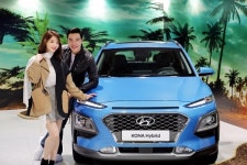 현대자동차, 현대카드 다빈치모텔 연계 이색전시…이태원 한복판에 등장한 70년대 캘리포니아 주유소와 현대차