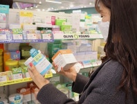 스킨케어? 한 장이면 충분…올리브영, 올 봄 패드케어가 뜬다