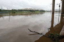 [내일 날씨] 중부 최대 200㎜ 이상 폭우-남부와 제주 체감 36도 폭염