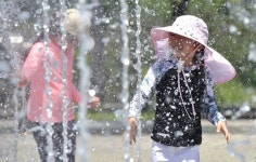 [내일 날씨] 월요일 전국 구름 많고 내륙은 더워…서울 낮 최고 26도·강릉 31도