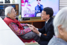 김성중 경기도 부지사, 연말 맞아 수원시 사회복지시설 위문 방문