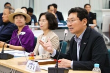 이상일 용인특례시장, 지역 191개교 학교장들과의 간담회 시작
