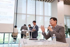 이상일 용인특례시장, 신축 아파트 찾아 주민과 소통