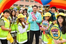 이상일 용인특례시장, 남곡초등학교 교통안전 캠페인 동참