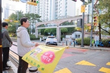 이상일 용인특례시장, 용인신촌초 교통지도 봉사 참여