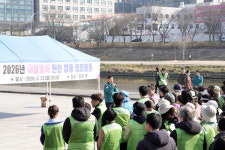 성남시, 봄맞이 탄천 정화 활동 전개...둔전교~방아교 3.4㎞ 구간 쓰레기, 부유물 치워 깨끗