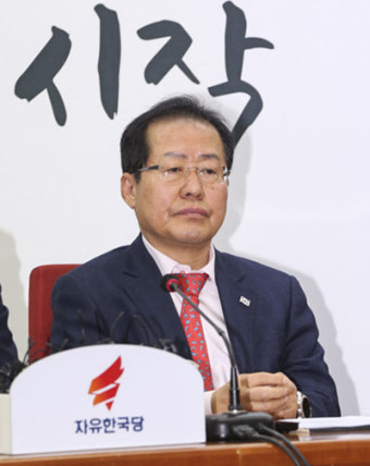 홍준표, 문재인 대통령-5당대표 회동 참석키로…현 정부 출범후 처음