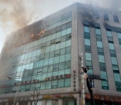 고양시 화정동 복합상가건물 7층에서 화재, 1명 추락사