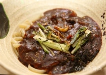 [단독 포토/평양의 봄] ⑦ 구수한 맛이 강한 북한 짜장면