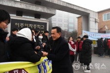 이항진 여주시장, 수능 시험장 돌며 수험생 응원