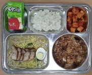 세경고등학교, 호텔급 급식 메뉴 살펴보니… 훈제 닭다리·돈코츠라멘·타코야끼 등