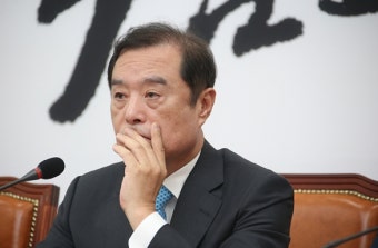 김병준, 1년 만에 비공개 소환… 골프 접대 의혹 조사