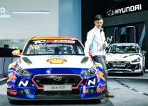 중국 유명 배우 고 화양, i30 N TCR로 경주 출전